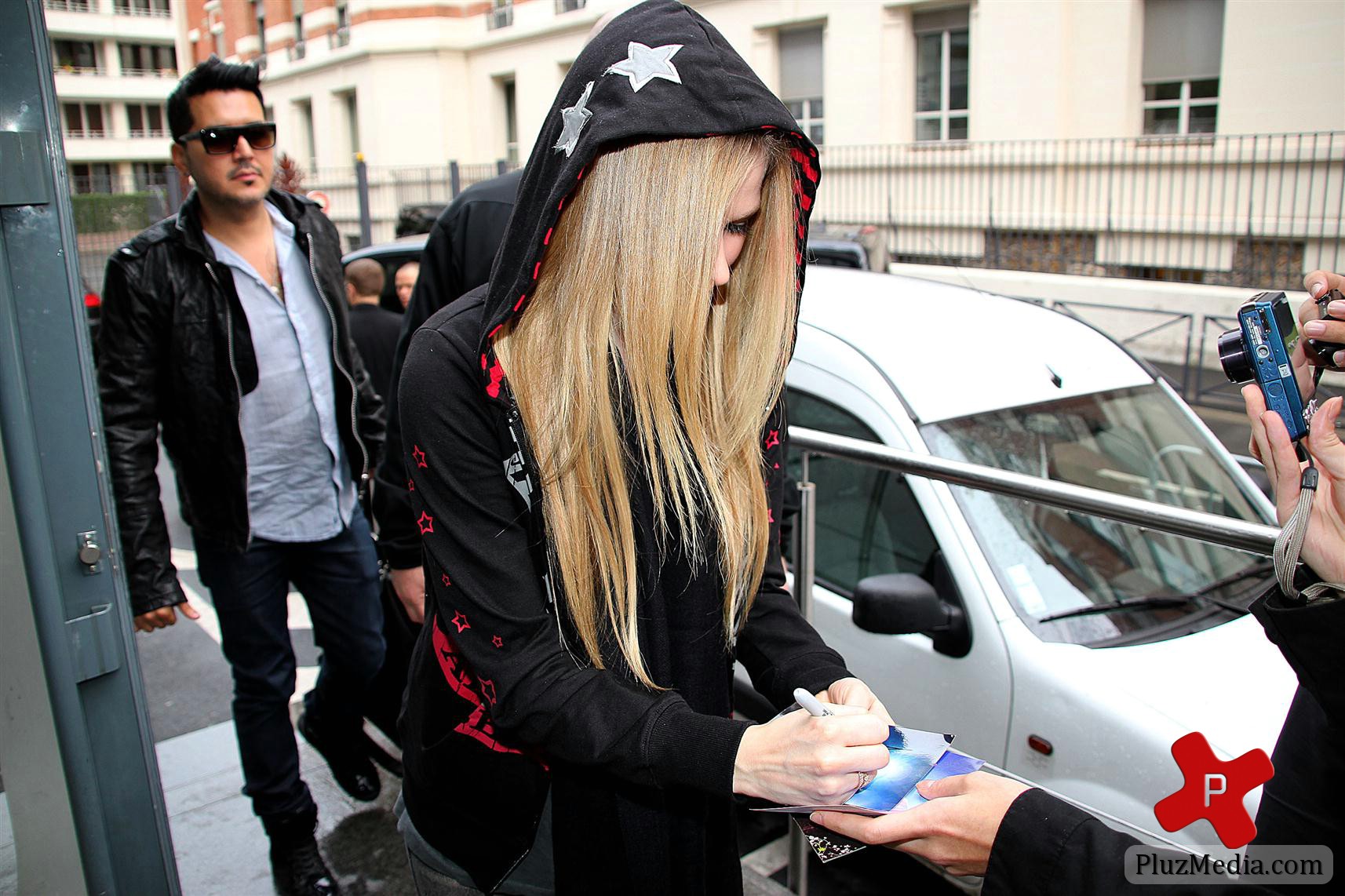 Avril Lavigne outside NRJ Radio Studios photos | Picture 77958